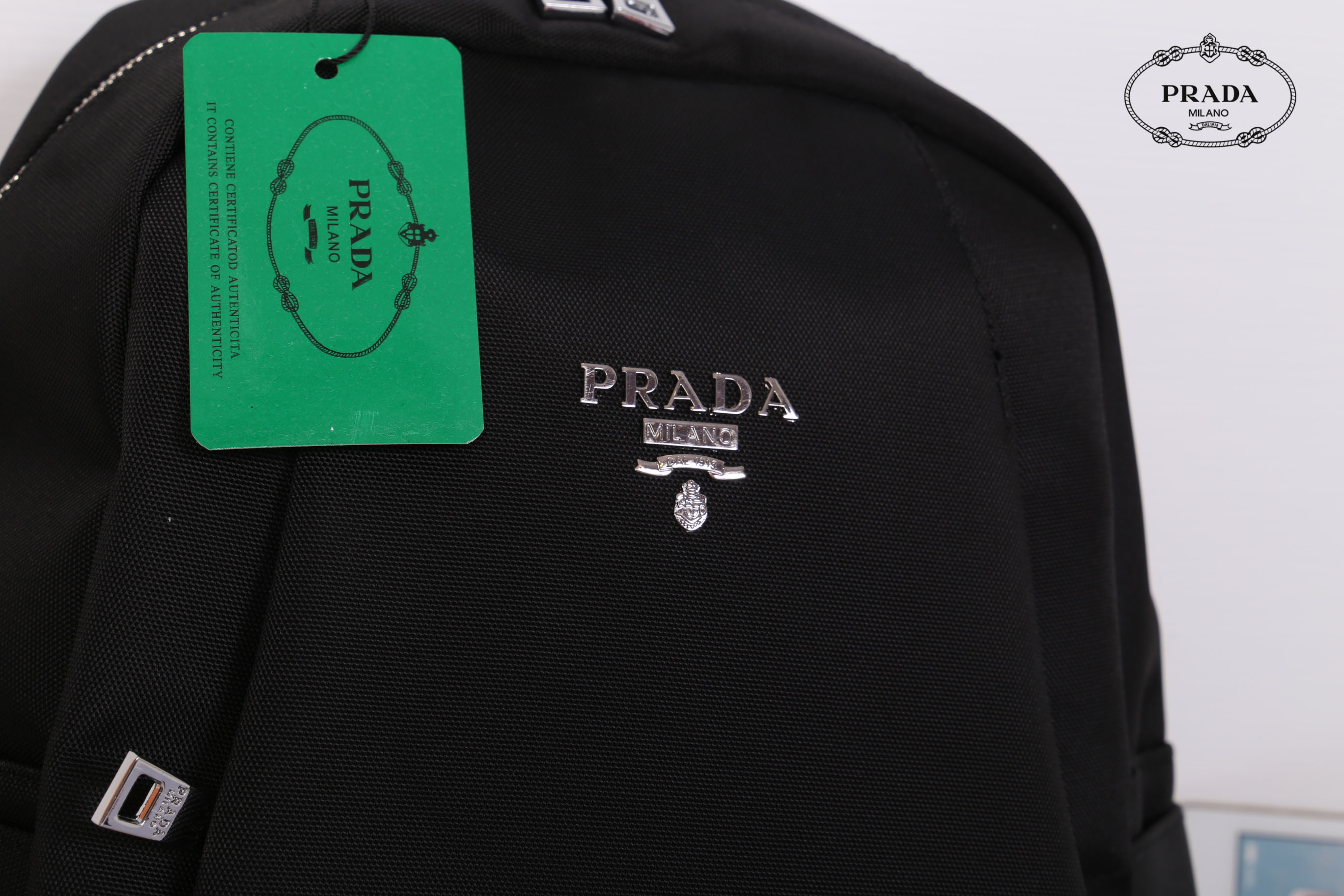 PRADA NYLON BACKPACK กระเป๋าเป้ Limited edition VIP Gift With Purchase (GWP) จากเคาน์เตอร์แบรนด์วัสดุ Nylon&Polyester เนื้อหนาคุณภาพดี น้ำหนักเบา ด้านหน้าประดับโลโก้แบรนด์ เปิดปิดด้วยซิป หูจับคุณภาพดีแข็งแรง สายสะพายหลังลายแบรนด์เลื่อนปรับได้ ด้านในโล่งกว