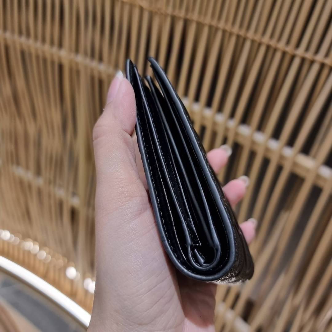 COACH 75371 COMPACT ID WALLET IN SIGNATURE CROSSGRAIN LEATHER กระเป๋าสตางค์ผู้ชาย ลาย c นูนเต็มใบ หนัง crossgrain อีกรุ่นที่ยอดขายไม่เคยตก 🤑🤑 ใบจริงดูผู้ดี ดูแพง!! ภายในมีช่องใส่บัตรได้เยอะ ใส่ธนบัตรได้ทุกใบ ซื้อให้คุณหนุ่มๆรับรองประทับใจไ