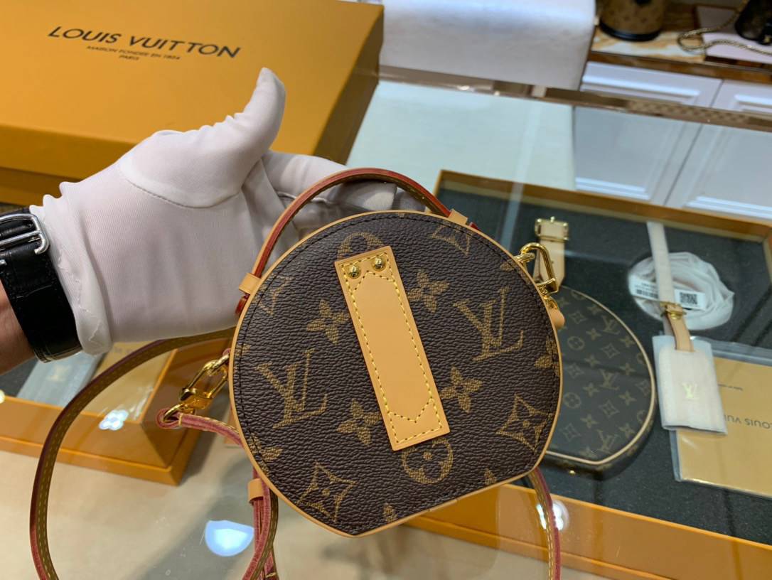 หนังแท้ LOUIS VUITTON MINI BOITE CHAPEAU พร้อมส่งที่ไทย งานหนังแท้เกรดเทพออริจินอล ไปไหนก็ได้ทั่วโลก สวยมากกกก ภาพสินค้าถ่ายจากงานขายจริงค่ะ