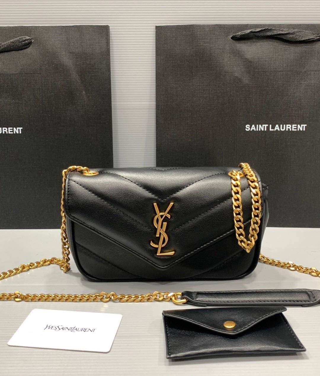 ORI | หนังแท้ 20cm YSL loulou mini in matelassé กระเป๋าสะพายทรงสวยคลาสสิค มาพร้อมใบเล็กใส่การ์ด งานหนังแท้สมผัสนุ่มมือตะเข็บเย็บลายเชฟรอนสวยเป็นเอกลัษณ์