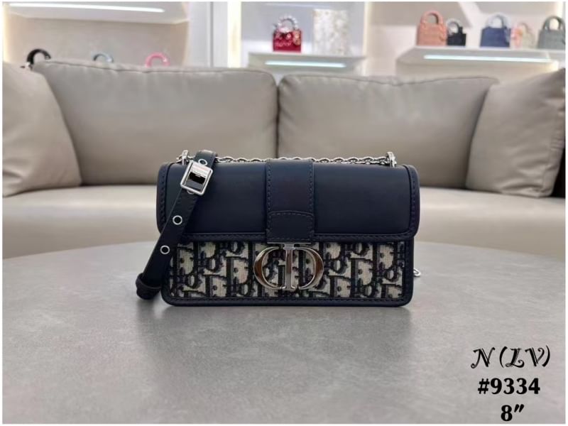 DIOR 30 Montaigne East-West Bag with Chain กระเป๋าสะพายรุ่นใหม่ ฝาพับแบบหนังสวยหรู ขนาดน่ารักสุดฮอต ที่สาวๆต้องไม่พลาด ทรงสวยมีกิมมิคในตัว ดูแพง ดีไซน์ย้อนยุคเป็นเอกลักษณ์