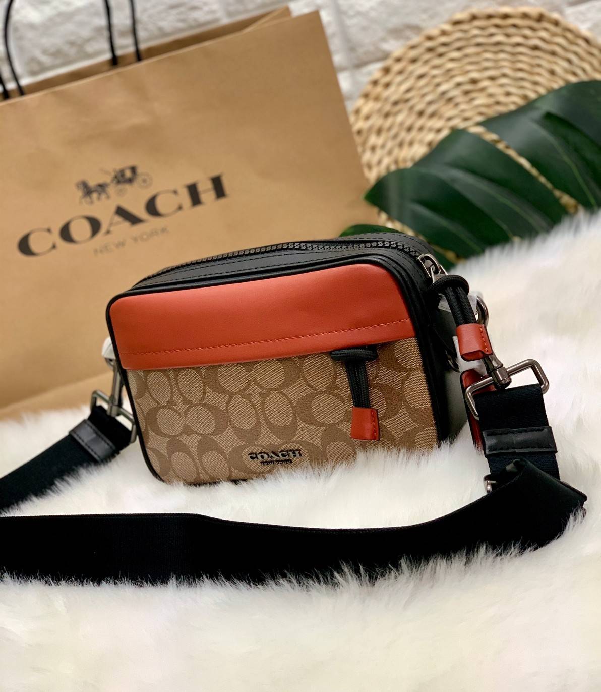 ของแท้ 💯% COACH GRAHAM CROSSBODY IN COLORBLOCK SIGNATURE ((83133)) พร้อมส่งค่ะ! กระเป๋าสะพายครอสบอดี้ร์ หนังแท้อย่างดี นิ่มมือค่ะ