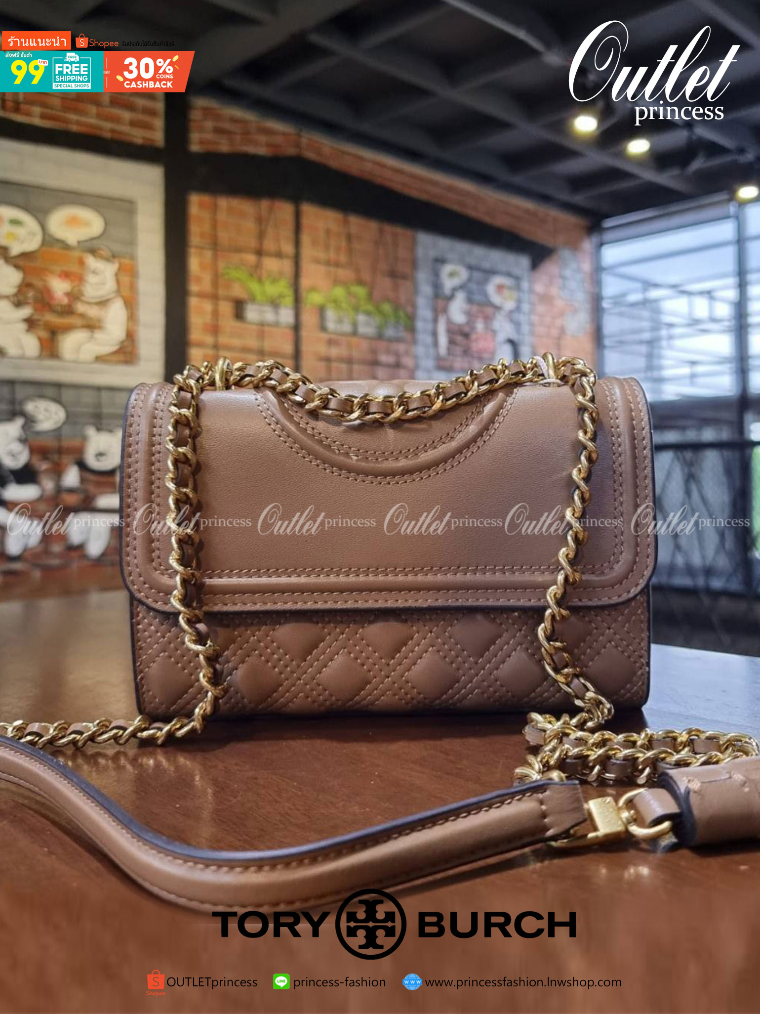 TORY BURCH FLEMING SMALL CONVERTIBLE SHOULDER BAG แรร์ไอเท็ม สีมาใหม่ นิวซีซั่น สวยหรู ดูผู้ดีสุด!! กระเป๋าสะพายข้าง ไซส์กำลังดี สวยอยู่ทรง ดีไซน์ตอบรับไลฟ์สไตล์สาวๆได้เป็นอย่างดี วัสดุหนังแท้เต็มใบ เปิด-ปิดด้วยแถบแม่เหล็ก ด้านหลังมีช่องเก็บของได้ ภายในมี