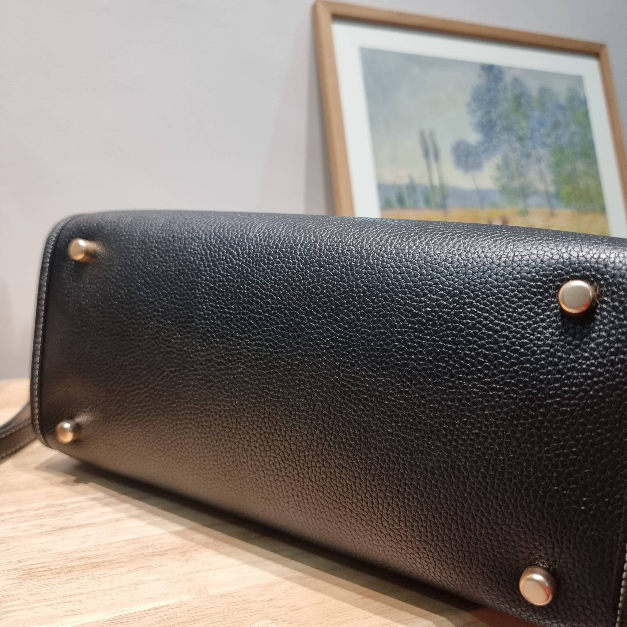 Coach Disney X Coach Dempsey Carryall In Signature Canvas With Patches CC873 คอลเลคชั่นใหม่ กับเหล่ายัยตัวร้าย ที่ไม่มีใครไม่รู้จัก!! กับกระเป๋าทรงโท้ท ไซส์ใหญ่ที่สามารถจุของได้แบบไม่ต้องกังวล ฟังก์ชั่นการใช้งานสะดวกที่สุด ดีไซน์ลวดลายแพทช์โดดเด่น มีทั้งส