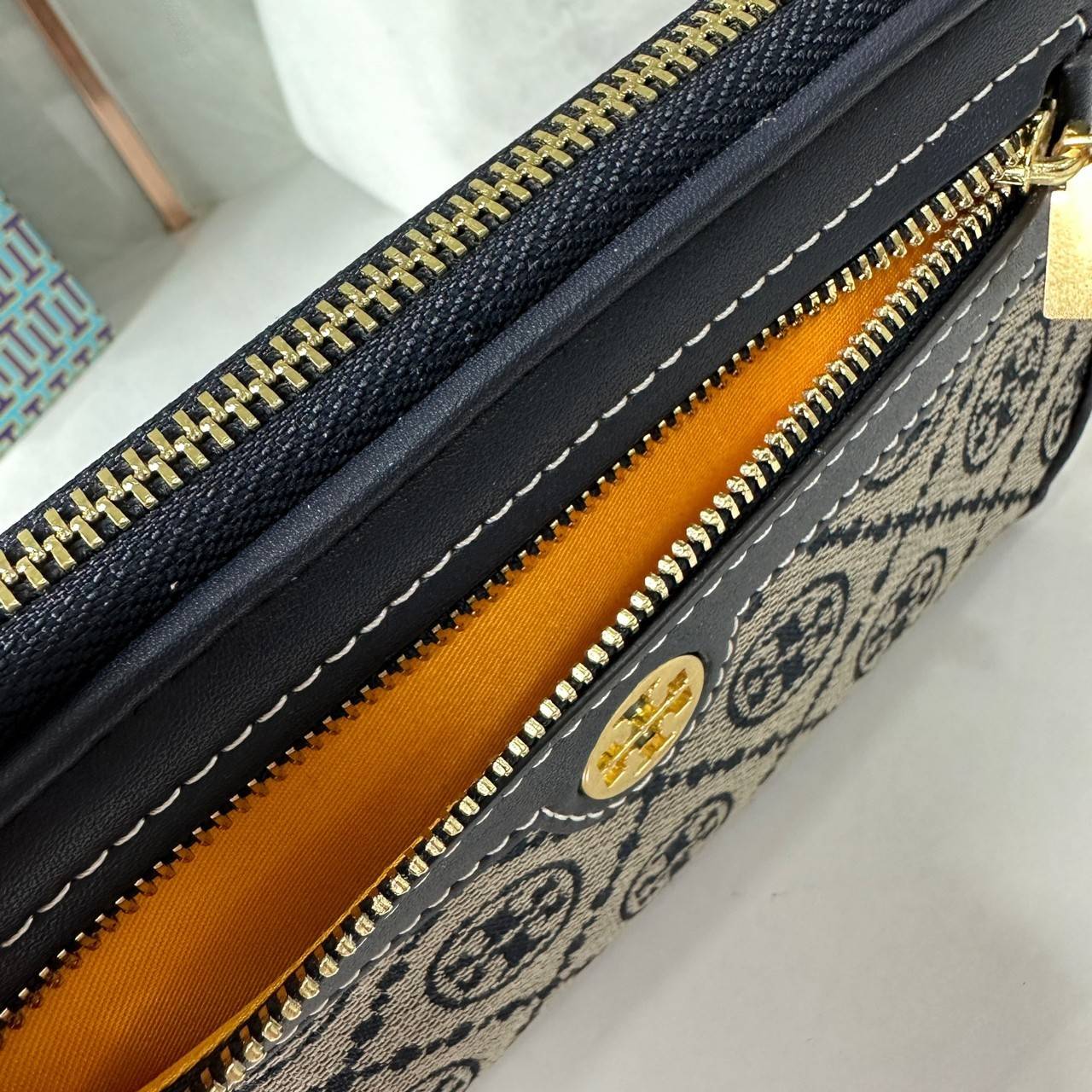 TORY BURCH T MONOGRAM JACQUARD ZIP CONTINENTAL WALLET 79383 กระเป๋าสตางค์ผ้าแคนวาสลายโมโนแกรมตัว T