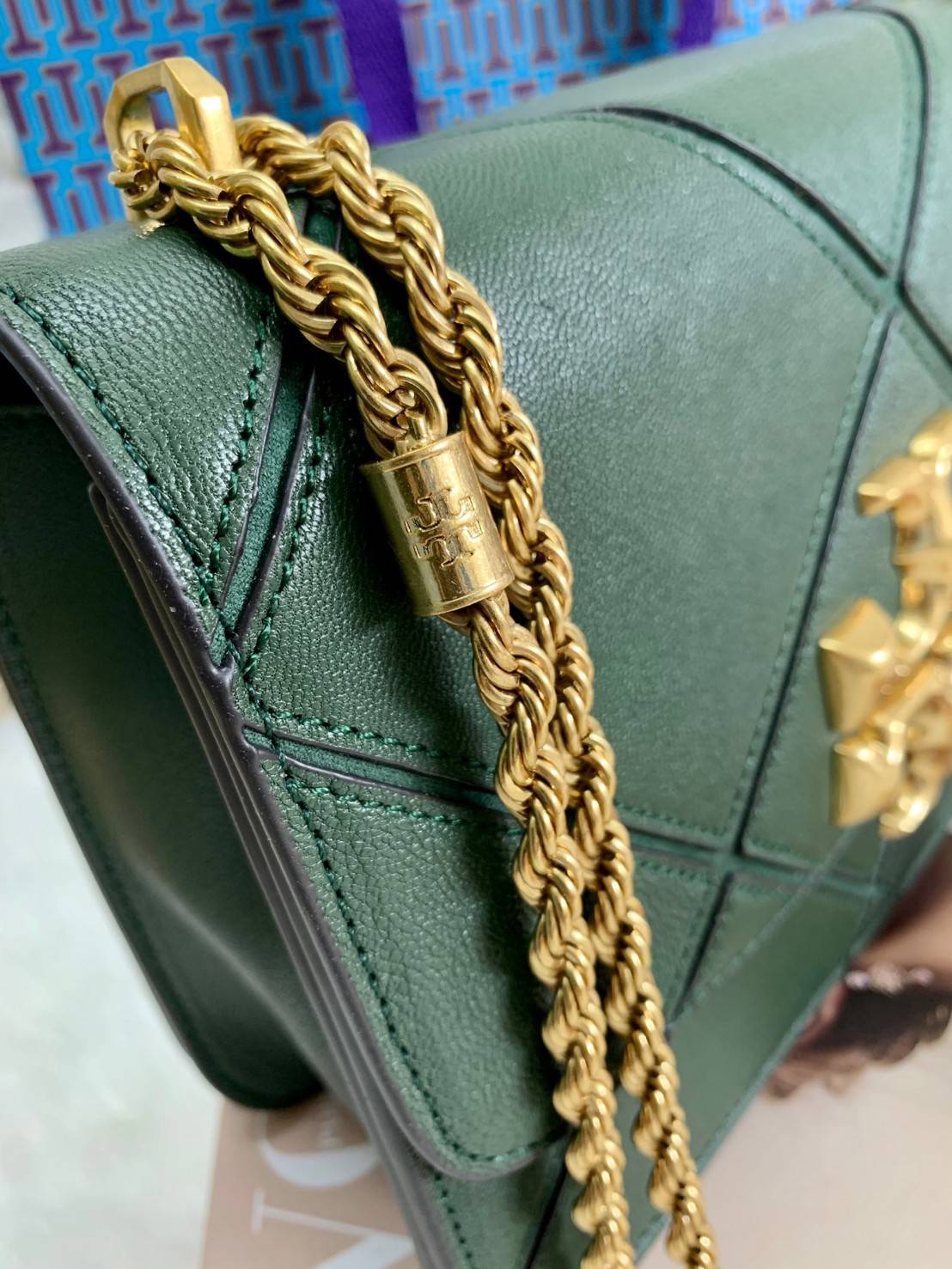 สวยจริงคุณภาพสูง ไม่จกตาค่ะ!! TORY BURCH ELEANOR QUILTED CONVERTIBLE SHOULDER BAG ((73590)) พร้อมส่งที่ไทย ใครรออยู่ห้ามพลาด จำนวนจำกัดค่ะ!! อีกรุ่นที่น่าครอบครองมากๆค่ะ😘 กระเป๋าสะพายข้างและทบสายเป็นคล้องไหล่ได้ หนังแท้ชั้นดีที่สุด ทำลายเหลี่ยมตัด