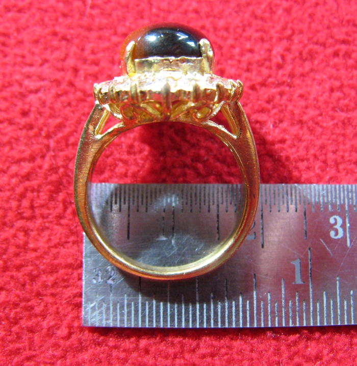 สินค้าจองค่ะ แหวนพลอยตาเสือล้อมเพชรแบบผู้หญิง(คุ้มครอง)แบบใหญ่ค่ะ