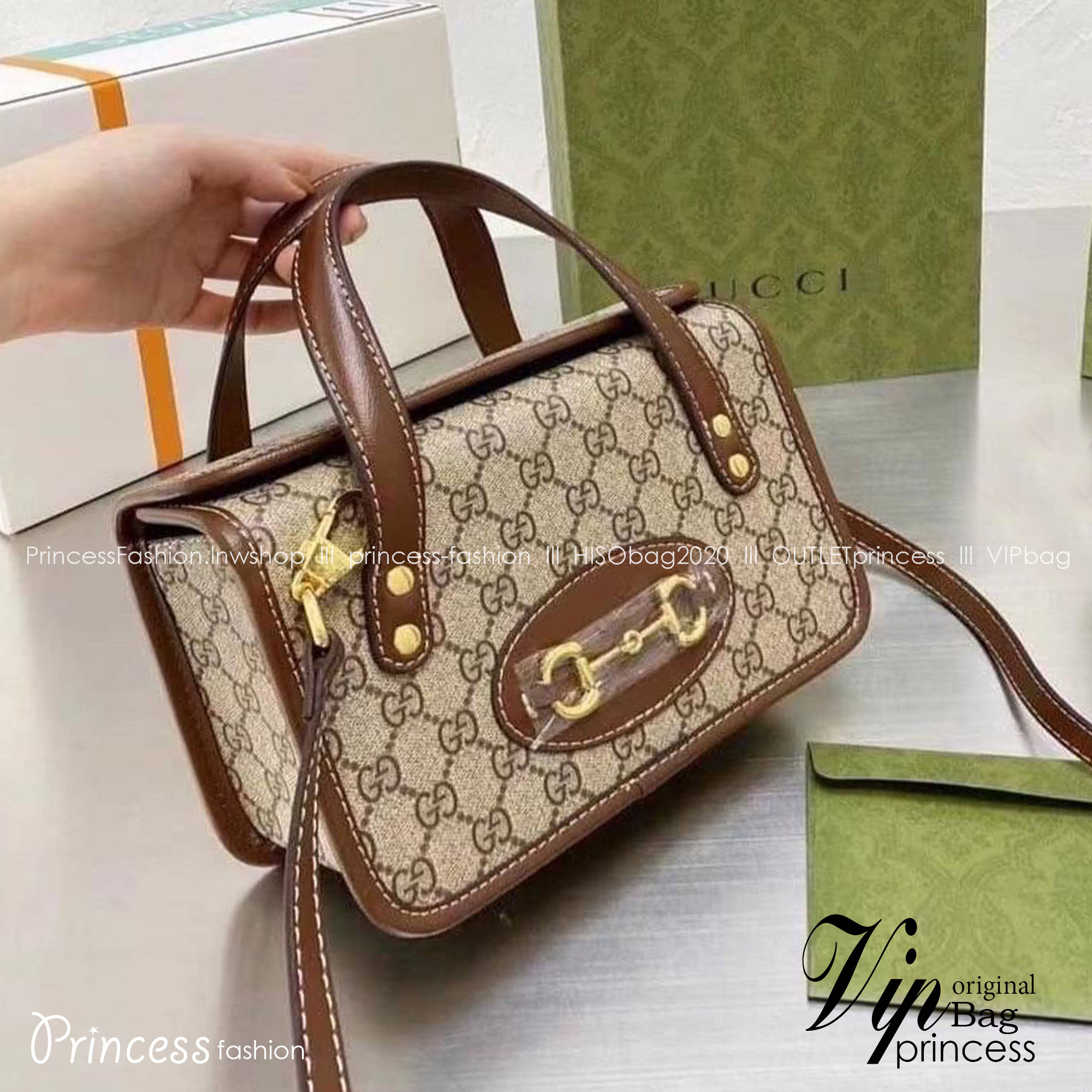 GUCCI Horsebit 1955 mini leather-trimmed printed coated-canvas tote / GUCCI Horsebit 1955 mini top handle bag กระเป๋าสะพายทรงกล่อง พร้อมสายสะพายยาว งานเปิดด้านบน หน้าติดอะไหล่ horsebit สีทองปั้มทุกจุด สวยหรูดูดีมากค่ะ
