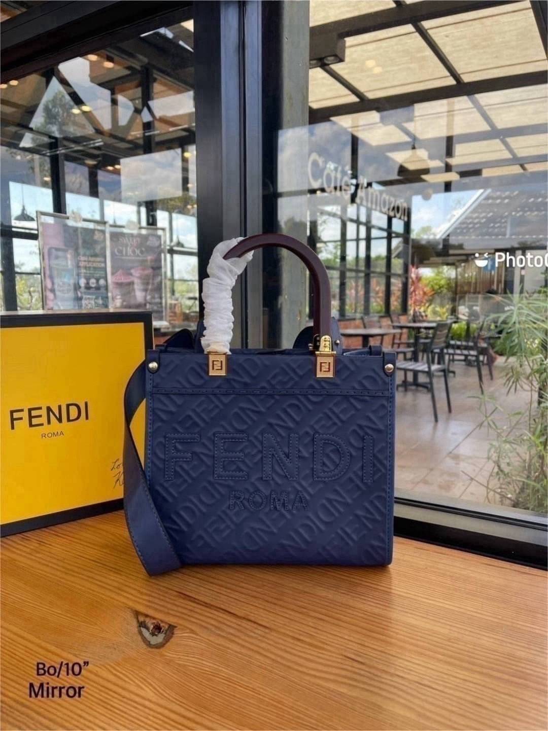 FENDI Sunshine Tote leather shopper Bag กระเป๋าทรงโท้ทงานหนังเต็มใบ สีใหม่สวยโดดเด่น ทรงตั้งสวยอยู่ทรง ปั้มลายแบรนด์เต็มใบ สวยหรูดูแพง