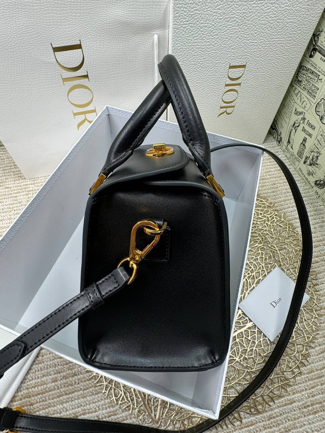 DIOR SMALL BOSTON BAG White Box Calfskin / DIOR Box Bag พร้อมส่ง กระเป๋าสะพายทรงกล่อง New for Winter 2023 คอลผู้ดี สวยหรู ตอบโจทย์และแมทช์ได้กับทุกลุคทุกสไตล์
