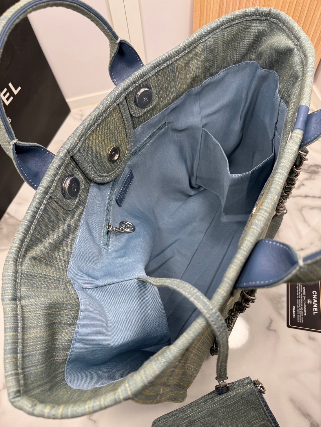 ORI หนังแท้ | Chanel Deauville Tote Bag กระเป๋าสะพายทรงโท้ทช้อปปิ้ง ใบใหญ่ ภายในโล่งกว้าง จุของได้เยอะ