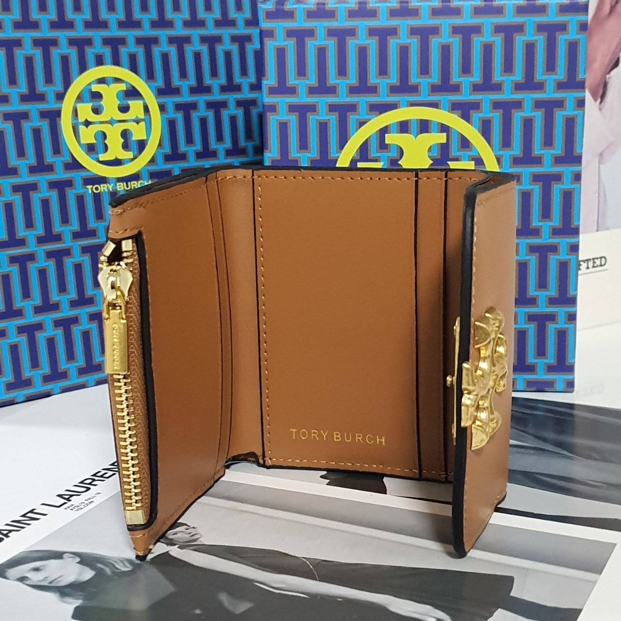ของแท้ 💯% TORY BURCH SMALL WALLET กระเป๋าสตางค์สุดคลาสสิค ใบจิ๋วขนาดกำลังน่ารัก พกพาง่าย วัสดุหนังแท้ ประดับโบโก้ทอง