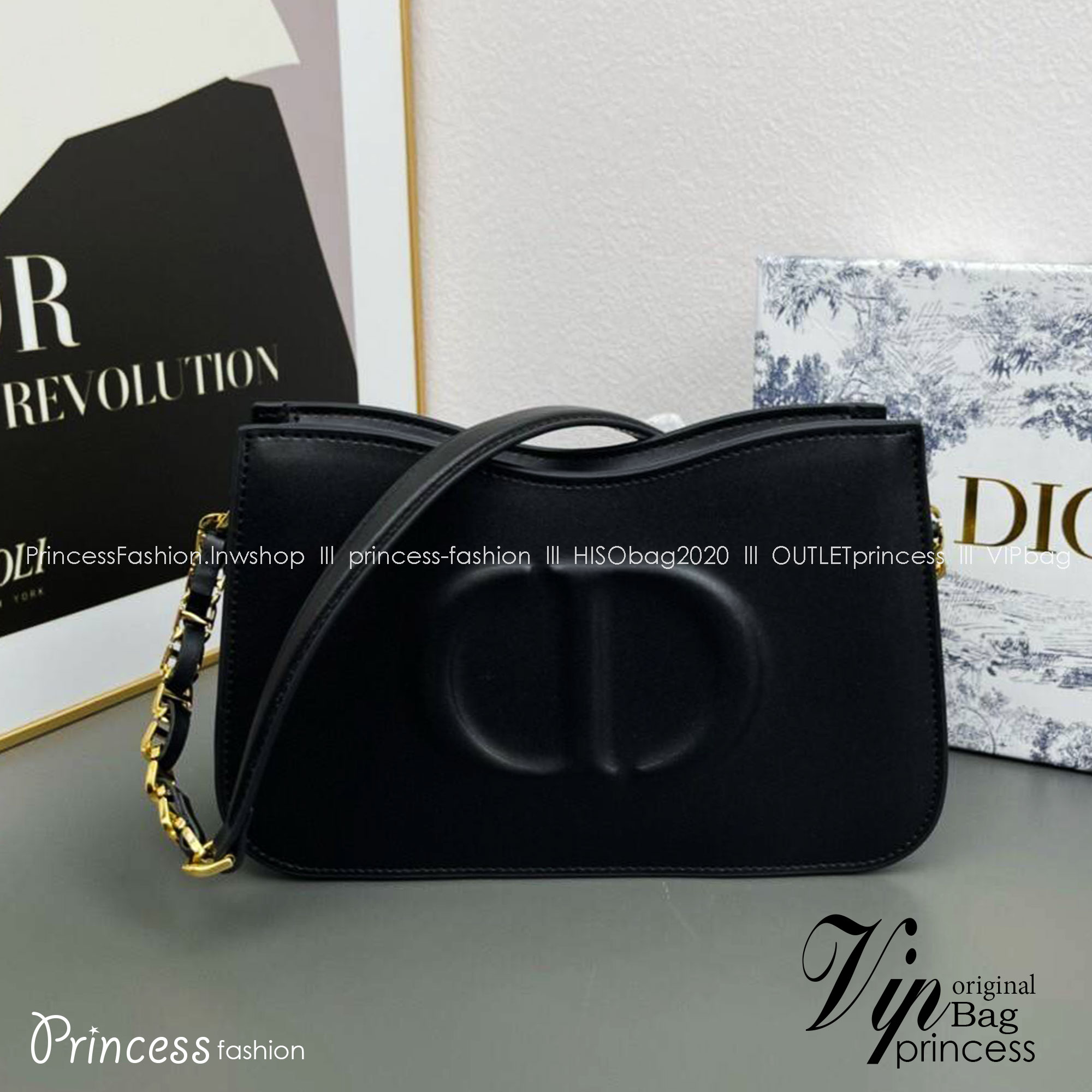 CD SIGNATURE HOBO MINI BAG leather Black / Dior Bag พร้อมส่ง กระเป๋าสะพายทรงโฮโบ รุ่นใหม่ล่าสุด Winter 2023 สวยหรูหราเป็นเอกลักษณ์แบรนด์ **สินค้าเกรดออริจินอล 1:1 สลับแท้