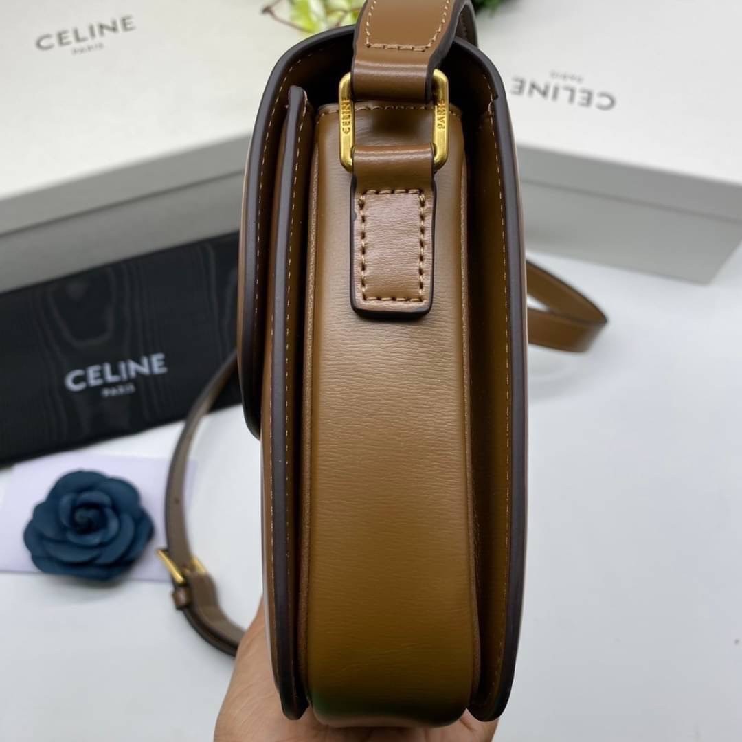 MEDIUM 22cm : CELINE CLASSIQUE TRIOMPHE BAG IN SHINY CALFSKIN / Celine Triomphe Bag / Celine Bag พร้อมส่ง 10 สี เกรดออริ 1:1 กระเป๋าแบรนด์หรูที่ควรมีแห่งปี