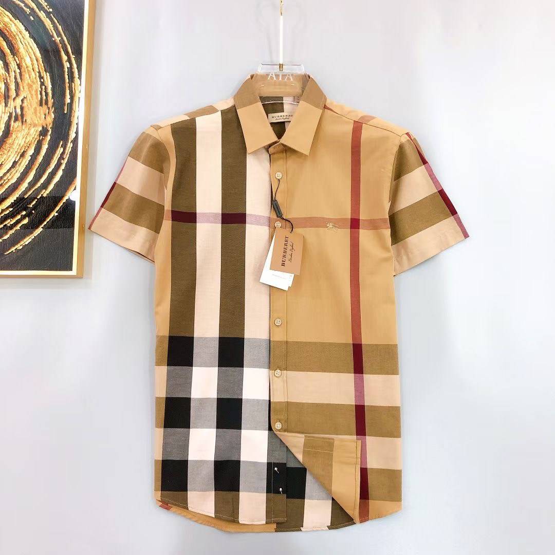 BURBERRY SHIRT / BURBERRY SHORT SLEEVE VINTAGE CHECK SHIRT เสื้อเชิ้ตแขนสั้นแบรนด์เบอเบอรี่ ลายสก็อตสุด classic เรียบหรู ดูดี ภูมิฐานมากๆค่ะ สินค้านำเข้าคุณภาพเทียบแท้ งานสวยเทพ เนื้อผ้าอย่างดี เป๊ะมาก รับประกันความพอใจเลยนะคะ ใส่เป็นเชิ้ตติดกระดุมเนี๊ยบๆ