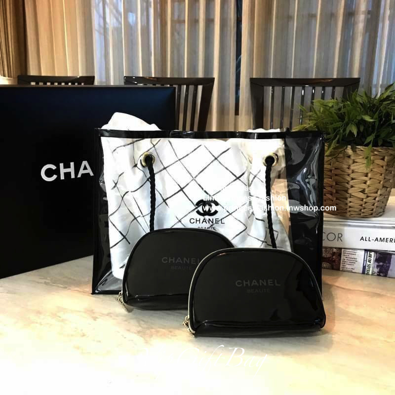 Chanel Snowflake Cosmetic Pouch Duo Set 2ใบ เเถม 1 Chanel Beaute Clear Transparent Cosmetic Bag กระเป๋าอเนกประสงค์ VIP Gift With Purchase (GWP) พรีเมี่ยมกิ๊ฟของเเท้ Limited จากผลิตภัณฑ์ Chanel Lelift Cosmetic Counter วัสดุ PVC เนื้อหนา กันน้ำ สามารถใส่เคร