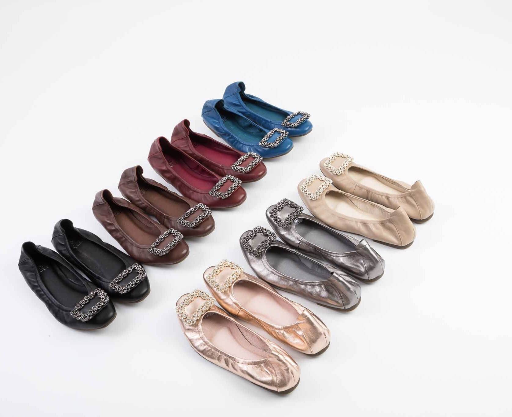 New In กับรองเท้า KEEP รุ่น BALELA FLAT SHOES ดีเทลรองเท้า = รองเท้า หนังแกะแท้ทั้งคู่ ( ด้านนอก และ ซับในด้านใน ) ผิวสัมผัสละเอียด ใส่แล้วสบายเท้ามากๆ มากๆค่า =รุ่นนี้ หน้าเท้ากระชับเก็บรูปเท้า เน้นช่วงเท้าเรียวขึ้น = พื้นรองเท้า เสริมแผ่นรองเท้า หนา - น