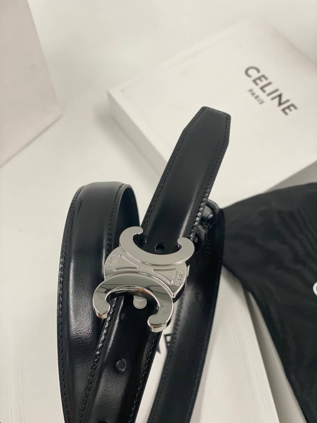 CELINE BELT 2.5cm เข็มขัดที่ควรมีที่สุดในยุคสมัยนี้ค่า เข็มขัดซีลีนหนังแท้สวย เกรดท็อปออริ เกรดดีสุด 1:1 สลับแท้ ใช้งานต่างประเทศสบายใจเลยค่า ตามตะลิสไปเลยย รับรองปังๆๆ