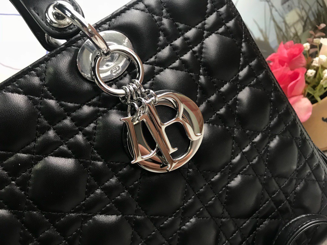 หนังแท้ LARGE LADY DIOR BAG Black Cannage Lambskin / Dior Lady Large พร้อมส่งที่ไทย งานหนังแท้ทั้งใบเกรดออริจินอล ภาพสินค้าถ่ายจากงานขายจริง ใช้งานต่างประเทศได้