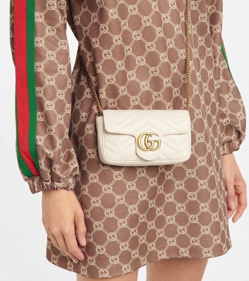 Gucci Marmont Super mini Premiumgift กระเป๋าสะพายข้างใบเล็ก น้องมินิ น่ารั๊กมุ้งมิ้ง วัสดุหนังเชฟรอน สายสะพายแบบโซ่ อะไหล่ทองหรูหรา ด้านหน้าประดับโลโก้แบรนด์หรู ทนทาน แข็งแรง น้ำหนักเบา ใส่ตังค์ใส่โทรศัพท์ Iphone+ ได้ น่ารักมุ้งมิ้ง ไม่ควรพลาดเลยค่า