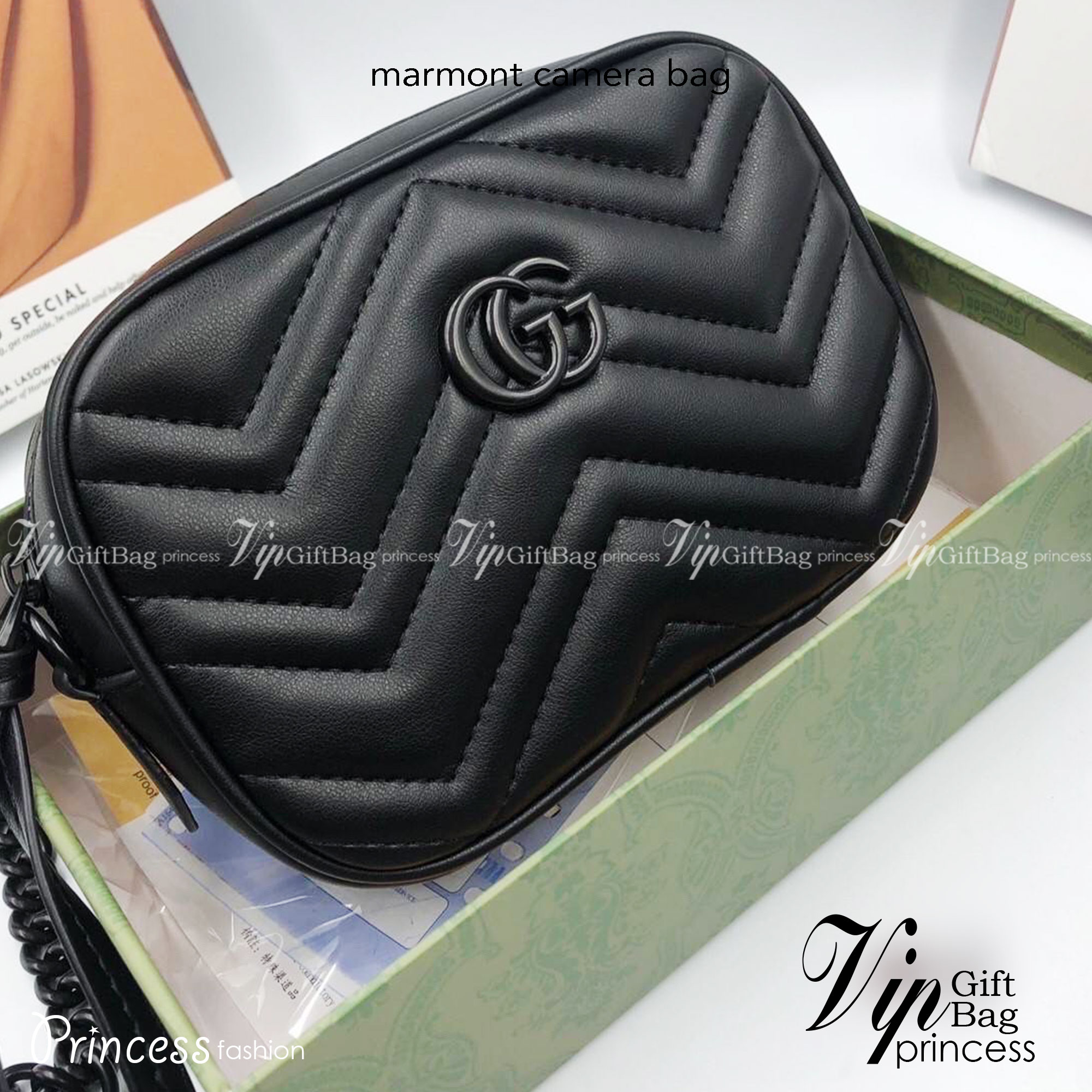 GUCCI MARMONT CAMERA BAG / GG Marmont small matelassé shoulder bag กระเป๋าสะพายรุ่นคลาสสิก ใช้ได้ทั้งชายหญิง งานเกรดหนังสวย ใช้งานง่าย ขนาดกำลังน่ารัก มาพร้อมสายยาว เป็นรุ่นที่น่าใช้อีกรุ่นค่า ขนาดกำลังดี อะไหล่สั่งผลิตเฉพาะรุ่น ภาพถ่ายจากสินค้าจริง