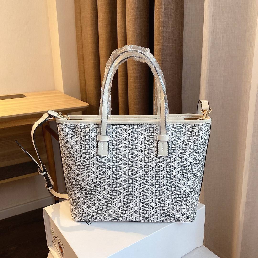 TORY BURCH TOTE BAG กระเป๋าสะพายไหล่ทรงช้อปปิ้ง ทรงคลาสสิค ฮิตตลอดกาล ทรงสวยขนาดกำลังดี