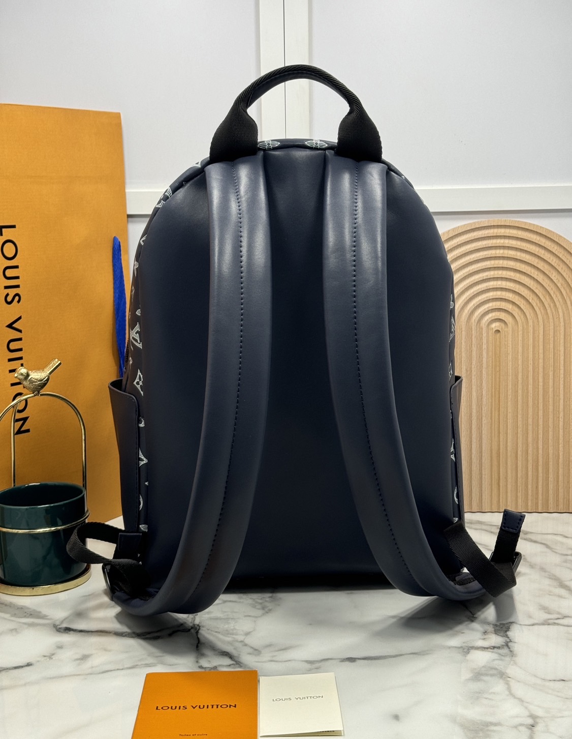 LV Discovery Backpack Monogram Shadow Leather / LV Backpack กระเป๋าเป้สะพายหลัง เท่ๆ คูลๆ ที่ดูแพงที่สุด งานสวยเป๊ะ จุของได้เยอะ ใช้ได้ทั้งชายหญิง หนังแท้ เกรดออริ เทียบแท้ 1:1 ใช้งานต่างประเทศได้