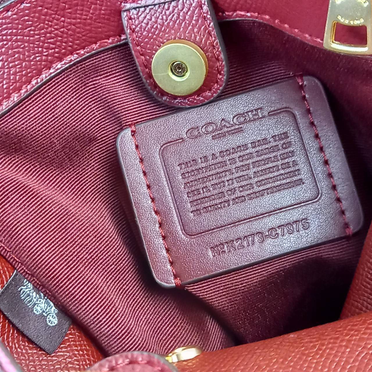 COACH SMALL TOWN BUCKET BAG WITH HEART PETAL PRINT(C7975//C7976)🌺💞กระเป๋าถือ กระเป๋าสะพาย ทรงฮิตยอดนิยมตลอดกาล>>ปริ้นลายดอกไม้รูปหัวใจมินิ น่ารักเกินเบอร์มาก🥰 ไม่ว่าจะออกมาคอลเลคชั่นไหนๆ ก็ครองใจสาวๆไปได้ทุกรุ่น/ วัสดุหนังแคน