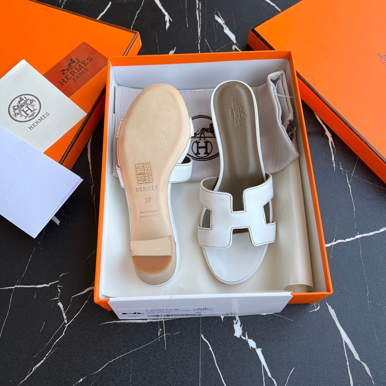 หนังแท้ Hermes sandal leather รองเท้างานสั่งตัตใช้สลับแท้ เกรดออริจินอล ตรงพื้นรองเท้าทำจากไม้รองด้วยหนังแท้ 100%