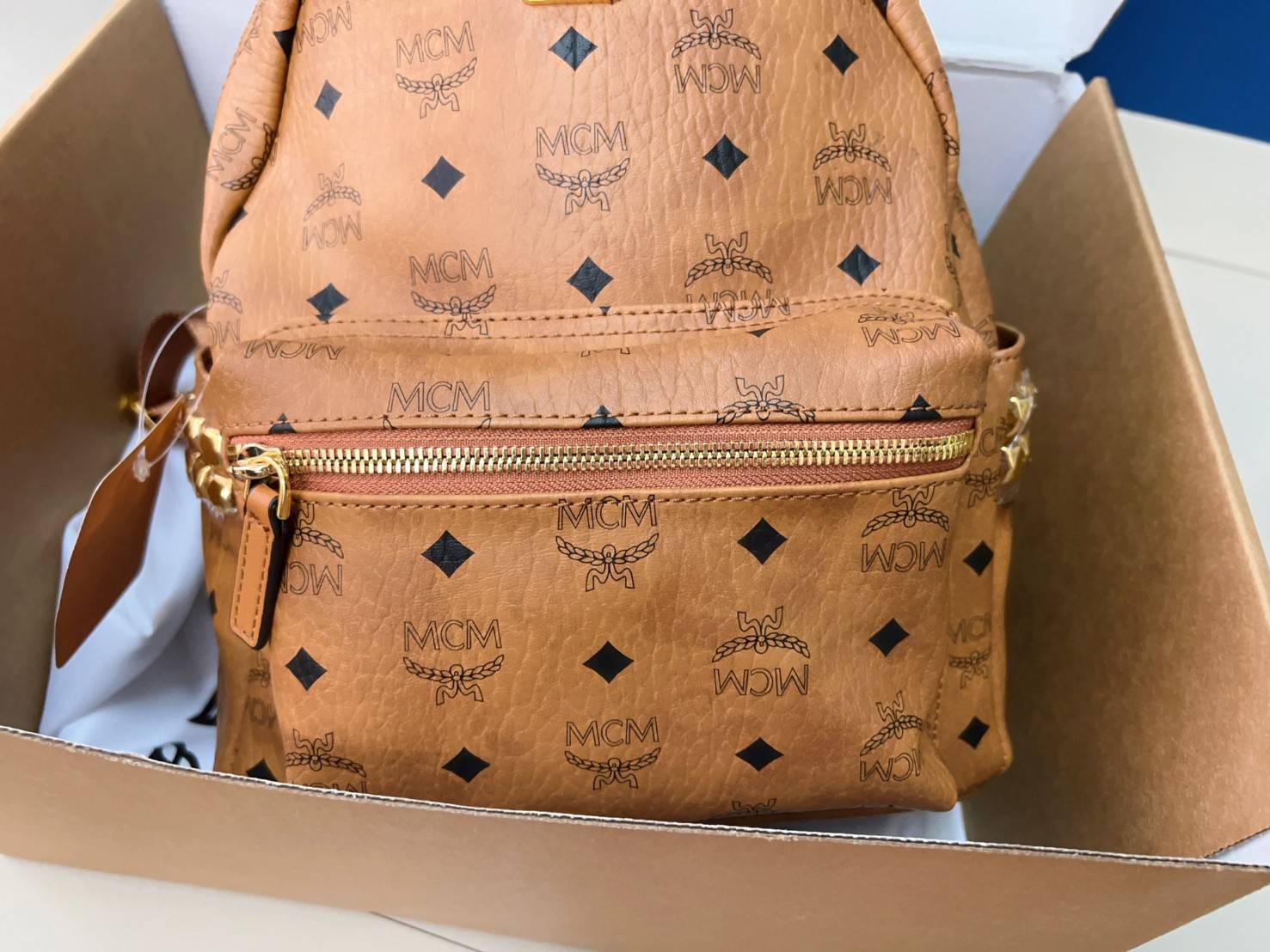 M.C.M Stark Side Studs Backpack in Visetos กระเป๋าเป้คลาสสิก รุ่นที่สามารถใช้งานได้ตลอดทั้งวันและได้ทั้งชาย/หญิง 🧡เกรดท็อปออริ เทียบแท้ 1:1 เกรดดีสุด ใช้งานต่างประเทศได้