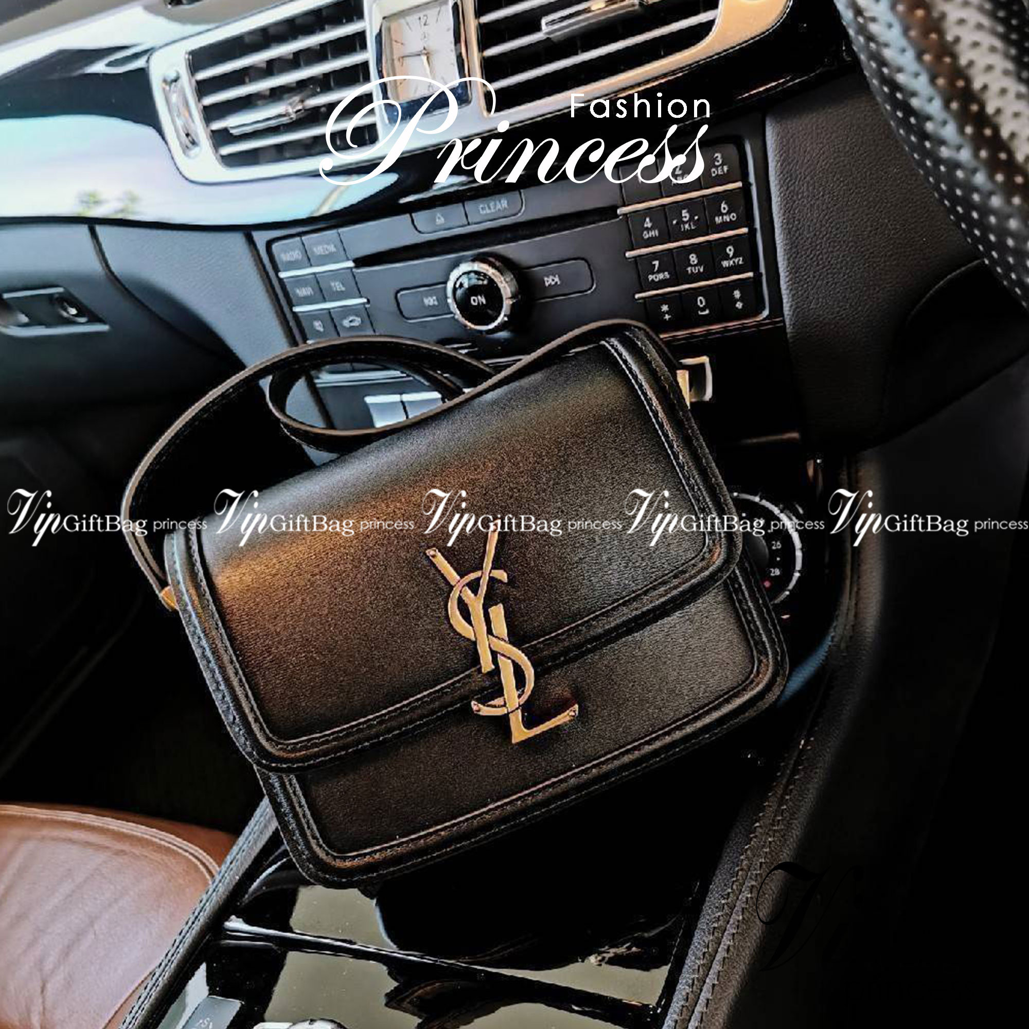 VIP YVES SAINT LAURENT YSL CROSSBODY BAG VIP / YSL Solferino Bag วัสดุหนังแท้ Calfskin ทรงสี่เหลี่ยมหนังสวยหรูอยู่ทรงเปิดปิดด้วยฝาปิดโลโก้แบรนด์อะไหล่ทอง ภายในโล่งมีช่องหลัก และช่องย่อยสามารถใส่มือถือของใช้จุกจิกได้เยอะ สายสะพายหนังยาวปรับระดับได้จะสะพายไ