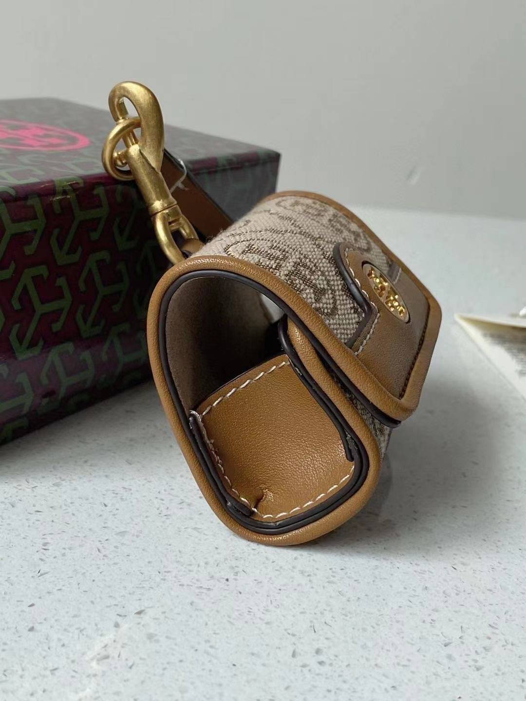 TORY BURCH T Monogram Jacquard AirPods Case พร้อมส่ง