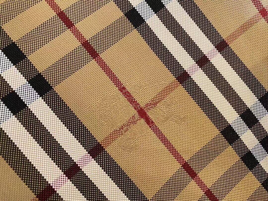 พรีเมี่ยมกิ๊ฟแท้ Burberry New War Horse Check Tote Gift Bag