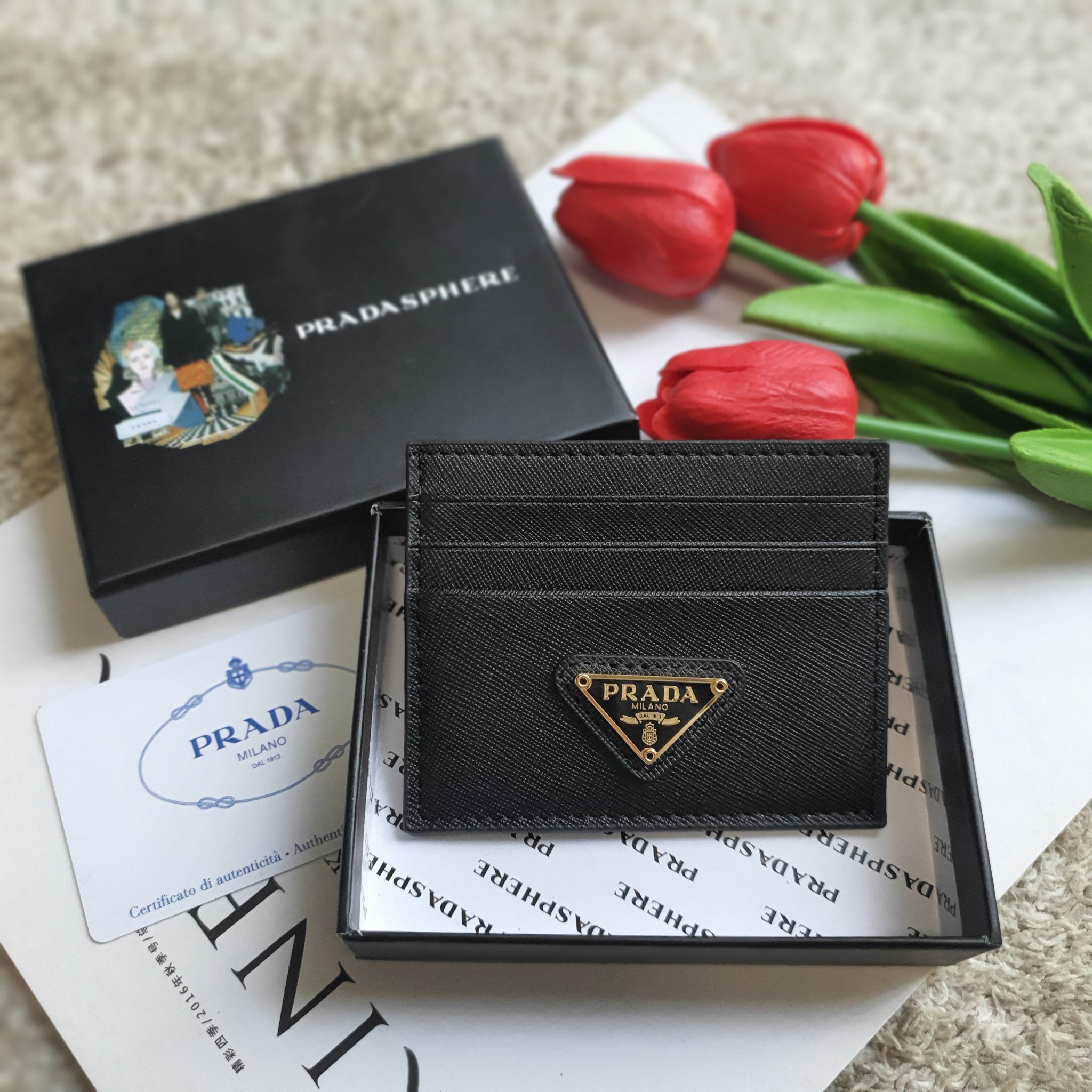 PRADA CARD HOLDER IN BLACK(GWP) 💳 จากพรีเมี่ยมกิ้ฟแบรนด์หรู
