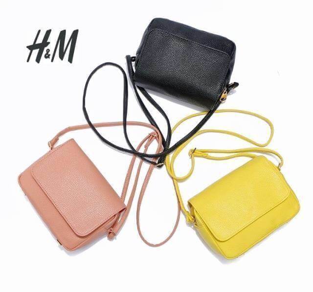 กระเป๋าสะพาย H&M รุ่น cross body bag มี 4 สี : ดำ , ชมพูนู๊ด , เหลือง , มิ้นท์