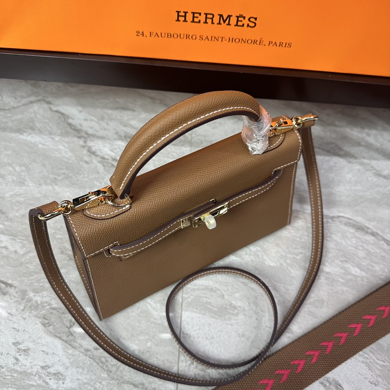 ORI หนังแท้ | Hermes Mini Kelly Pochette 20cm จิ๋วแต่แจ๋ว ราคาพุ่งยิ่งกว่าทอง พร้อมสายสปอร์ต กระเป๋าสะพายที่สุดแห่งหรูหราลัคชู นิยามของความสง่างามเหนือกาลเวลา