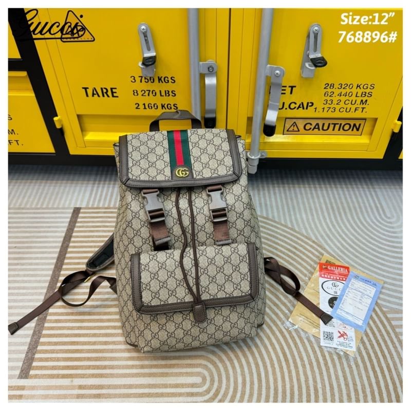 GUCCI Ophidia small backpack กระเป๋าเป้ แคนวาส GG Supreme พาเลตต์สีน้ำตาลเบจที่สวยงามเหนือกาลเวลา โดดเด่นด้วยลาย Double G ขนาดกำลังเหมาะ ไม่เล็กไม่ใหญ่จนเกินไป ใช้งานง่าย