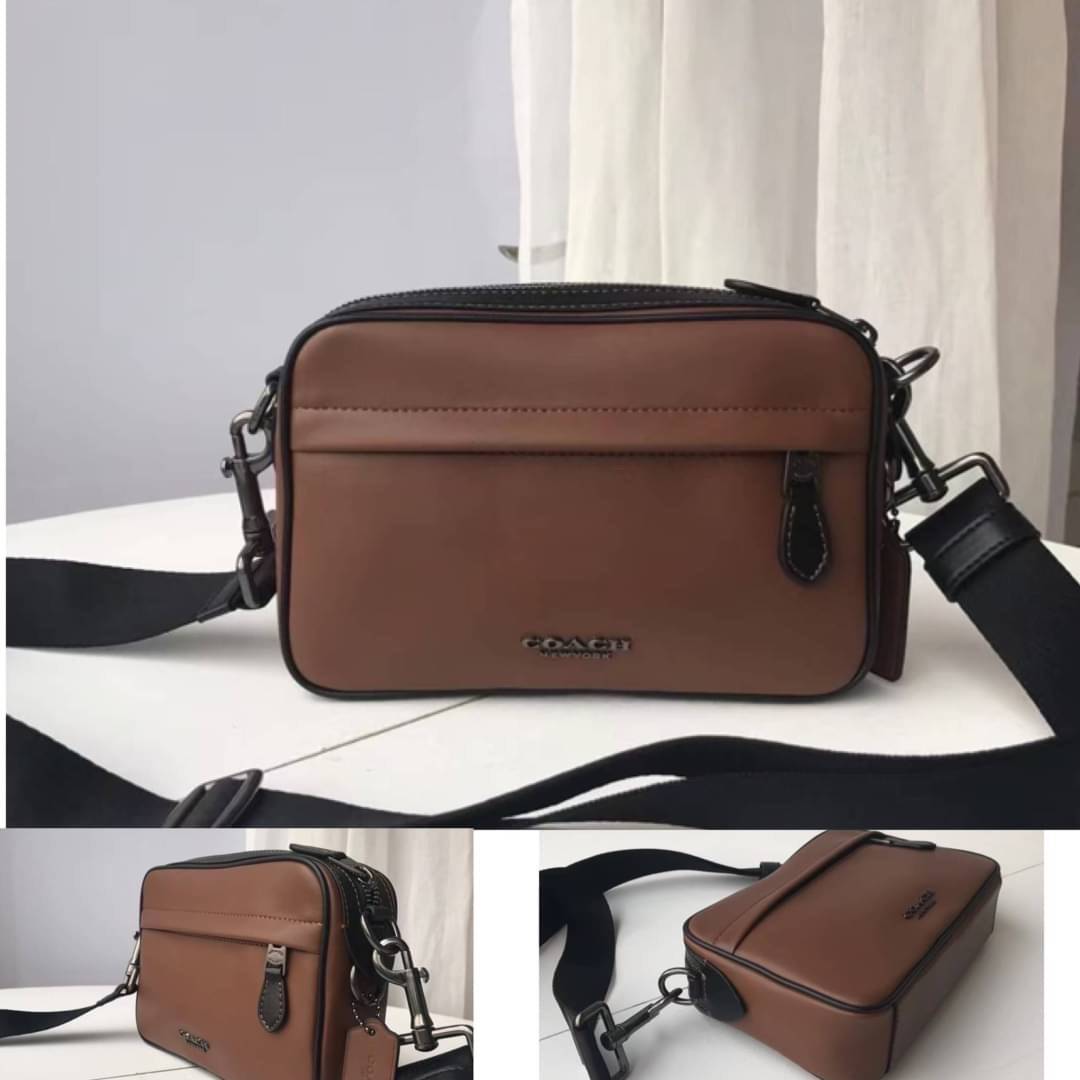 3สีเข้าใหม่งานคุณภาพอีกแล้วคับท่านน ทั้งสี ทั้งหนังสวยมากๆค่าา!! COACH GRAHAM CROSSBODY BAG ((39946)) พร้อมส่ง! กระเป๋าสะพายแบบครอสบอดี้ร์ ใช้ได้ทั้งชาย//หญิง หนังแท้อย่างดี เรียบหรูค่ะ ด้านหน้ามีช่องซิปซ่อนให้หนึ่งช่อง ช่องซิปหลักกว้าง ใส่ของจำเป็นได้ครบ