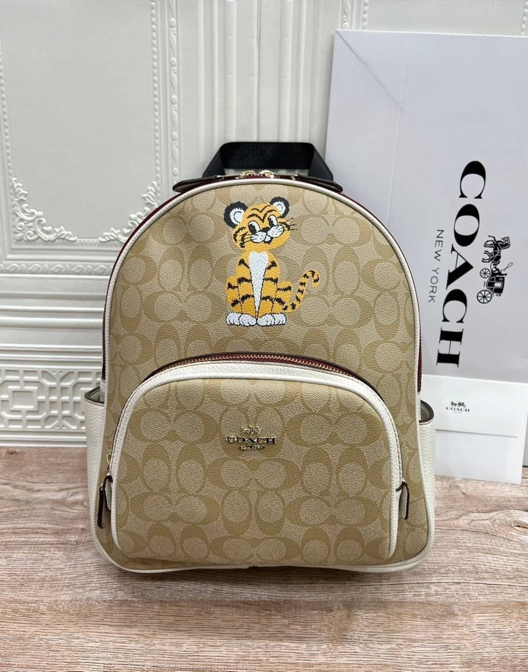 COACH Court Backpack In Signature Canvas With Tiger พร้อมส่งที่ไทย