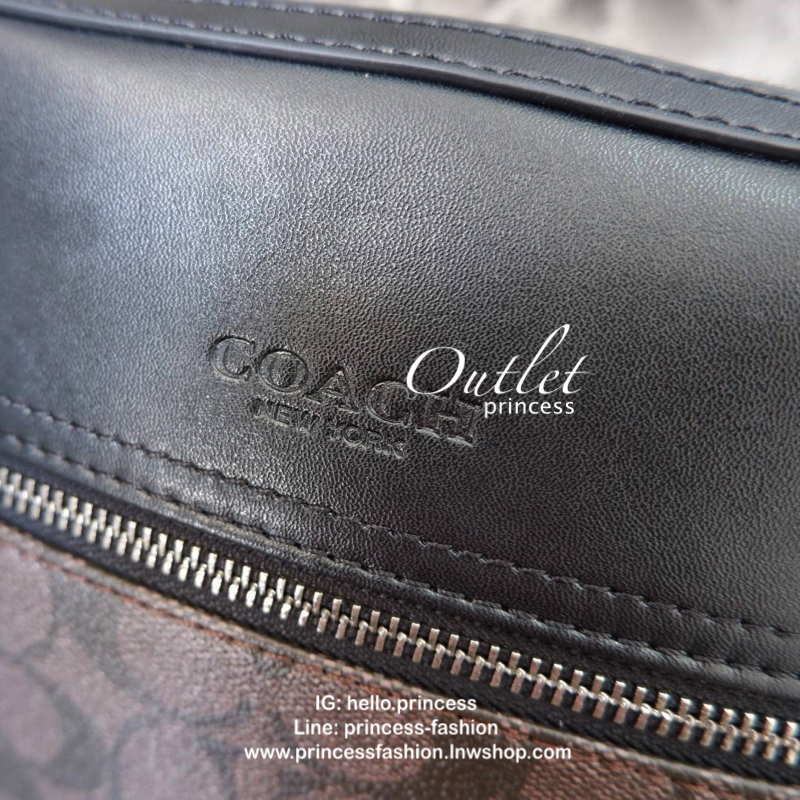 COACH Men Houston Signature Messenger Bag กระเป๋าสะพายข้าง crossbody หนังลาย signature brand เปิดปิดด้วยซิป ภายในโล่งใส่ wallet ยาว, mini iPad และของใช้ได้ มีช่องเล็ก และช่องซิป สายสะพายปรับได้ค่ะ