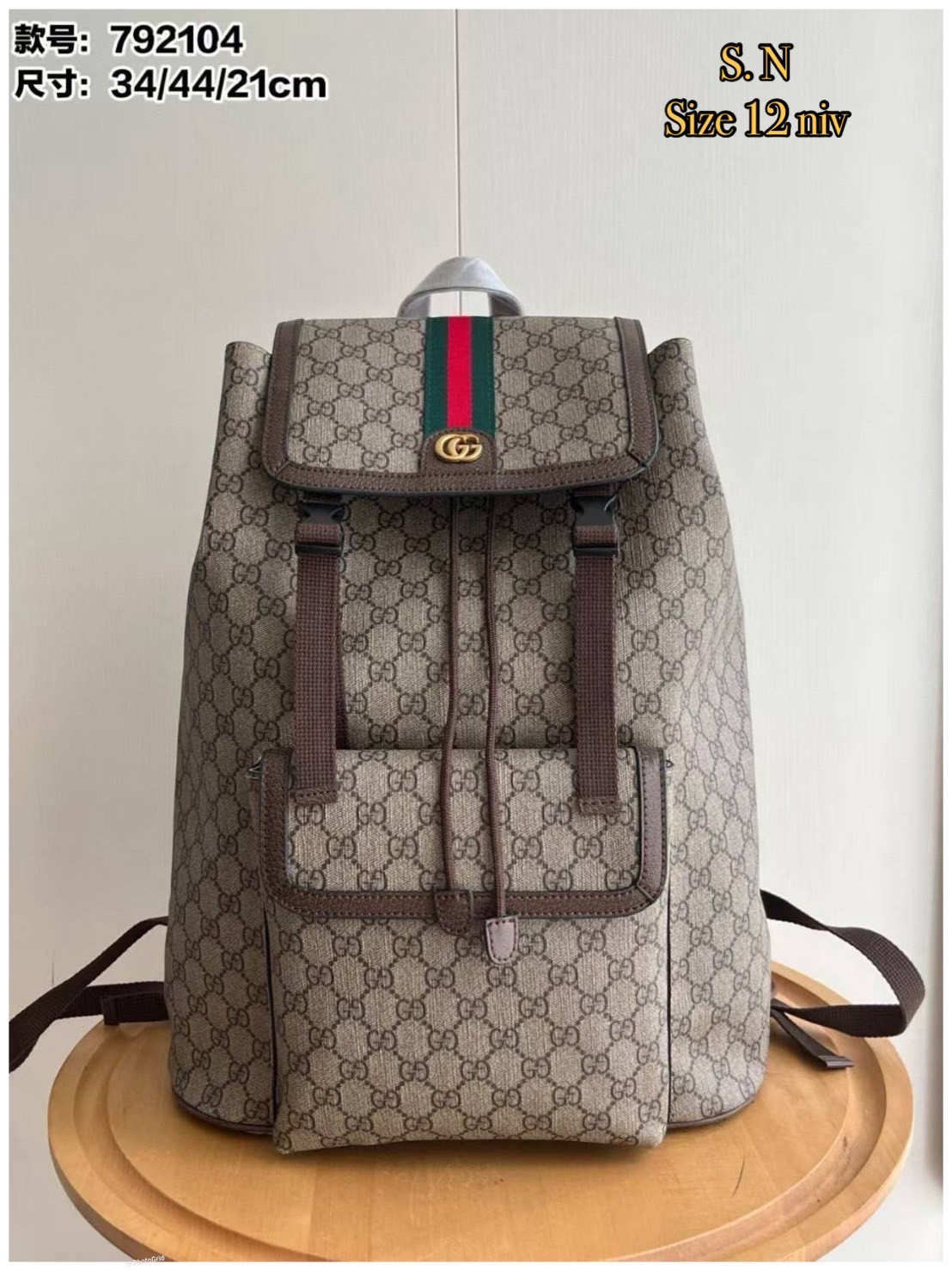GUCCI Ophidia small backpack กระเป๋าเป้ แคนวาส GG Supreme พาเลตต์สีน้ำตาลเบจที่สวยงามเหนือกาลเวลา โดดเด่นด้วยลาย Double G ขนาดกำลังเหมาะ ไม่เล็กไม่ใหญ่จนเกินไป ใช้งานง่าย