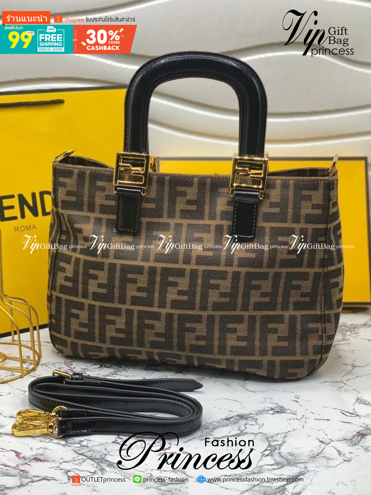 FENDI TOTE BAG 30cm กระเป๋าถือ/สะพายไหล่ ทรงสวย หรู ดูแพงเกินเบอร์!! ⭐️⭐️ วัสดุผ้าท็อปแคนวาสลายแบรนด์เต็มใบ ภายในโล่งกว้าง มาพร้อมหูจับในตัวและสายสะพายไหล่ ใช้งานได้ 2IN1 ✔️👍 ใบนี้จุของได้เยอะมากๆเลยน้า เหมาะกับสาวๆที่สัมภาระเยอะ หรือใช้สะพ