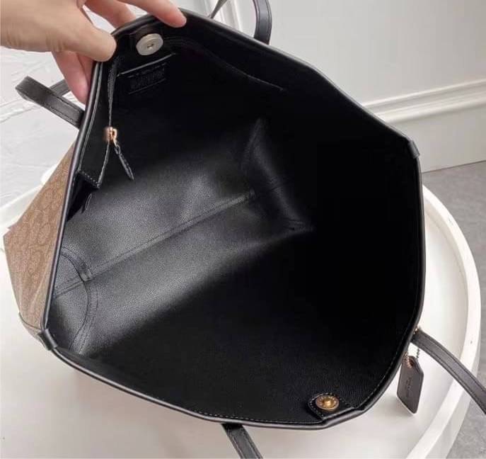 COACH CITY TOTE IN SIGNATURE CANVAS WITH HALLOWEEN (C5714)