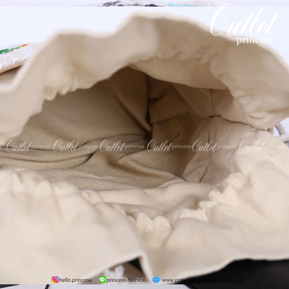 LYLABRAND🔔 WHITE WOVEN WITH LININ🔔 กระเป๋าที่ถือเข้าได้กับแนวหวานๆทุกแนว ไม่ว่าจะใส่เดรสยาว เดรสสั้น แค่หยิบใบนี่มาถือ ก็ทำให้ลุค คอมพลีท ขึ้นมาทันทีค่ะ❤️