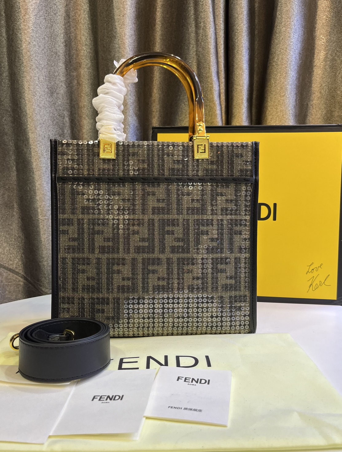 FENDI Sunshine jacquard FF sequins shopper / Fendi Tote bag 25cm พร้อมส่ง กระเป๋าสะพายทรงโท้ท ปักเลื่อมแวววาว รุ่นใหม่ สวยหรู **สินค้าเกรดออริจินอล 1:1 สลับแท้