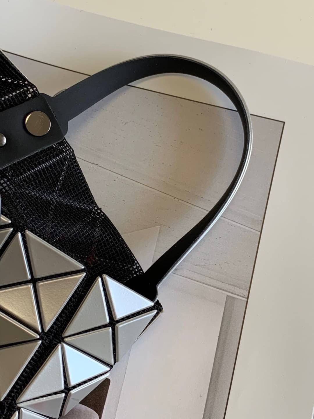 BAOBAO ISSEY MIYAKE 6x6 BLOCK TOTE BAG กระเป๋าถือทรง shopping โท้ท ลายตาราง บล็อคสี่เหลี่ยมสามเหลี่ยม ภาพสินค้าถ่ายจากงานขายจริง ใช้งานต่างประเทศได้ค่ะ