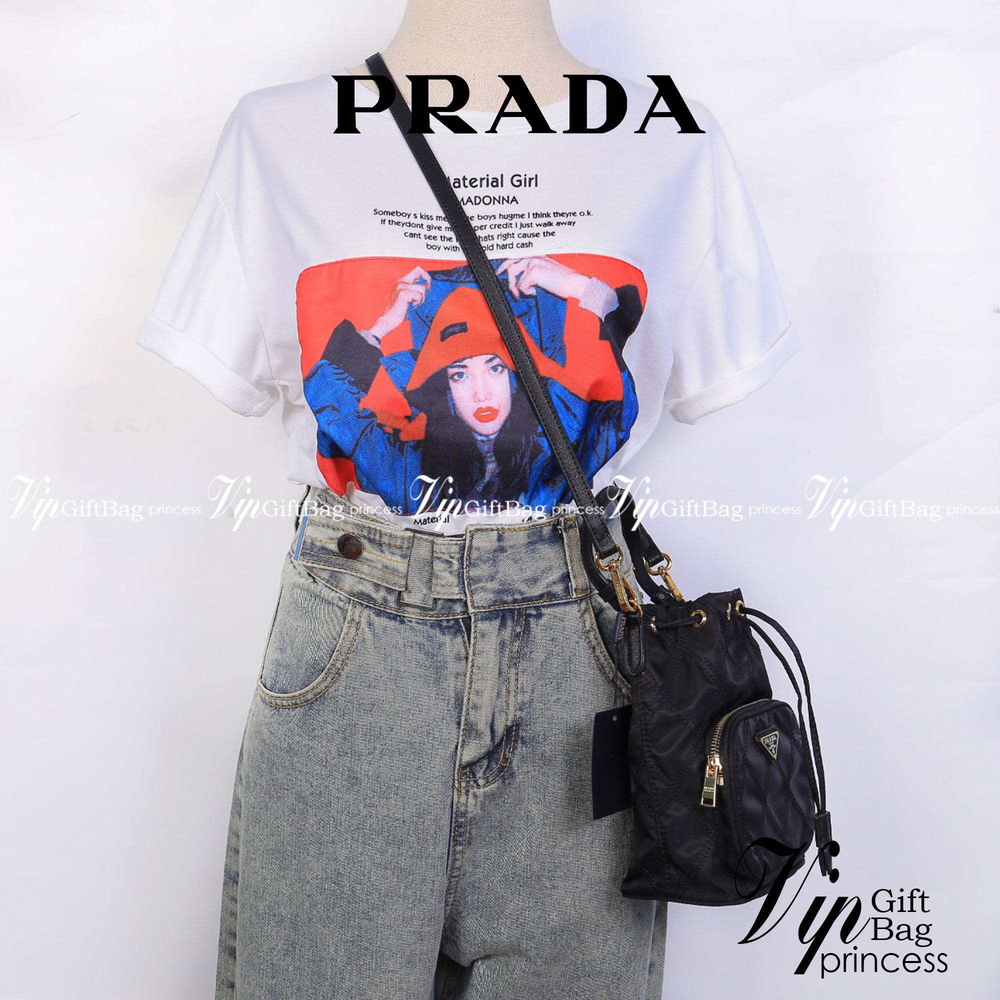 PRADA DRAWSTRING BAG WITH STRAP VIP / PRADA BUCKET BAG / prada bag nylon กระเป๋าสะพายทรงจีบ วัสดุ Nylon ลายตาราง คุณภาพดี ขนาดกำลังดี ด้านหน้ามี 1 ช่องซิป โลโก้แบรนด์ หัวซิปและอะไหล่ปั๊มแบรนด์ น้ำหนักเบา ด้านในเป็นช่องโล่งกว้าง ซับในพิมพ์ลายแบรนด์สวย ตามแ
