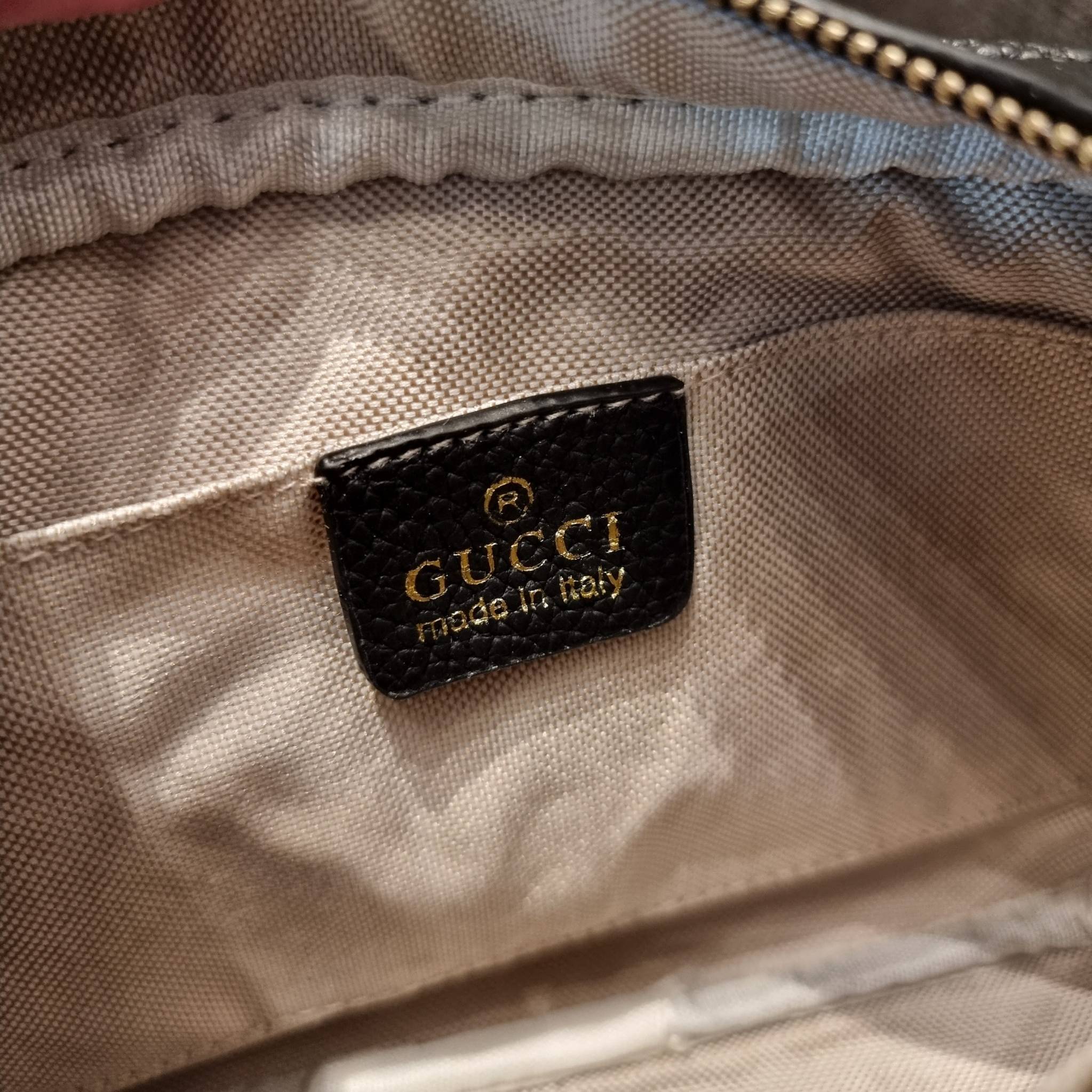 GUCCI Soho Disco Bag in Black Leather Hot item!! รุ่นหายาก ยอดฮิต GC soho crossbody bag กระเป๋าสะพายข้าง พรีเมี่ยมกิ๊ฟจาก dutyfree ที่สาวๆตามหา ด้วยดีไซน์และรูปทรงคลาสสิค ทำให้ใช้งานง่าย ตอบโจทย์ทุกลุค วัสดุหนัง pepble มีเอกลักษณ์ที่พู่หนัง สีเข้ากันกับตั