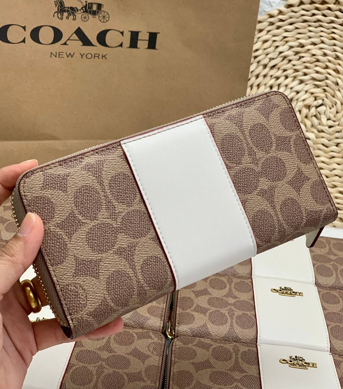 ของแท้ COACH ACCORDION ZIP WALLET ((31546)) กระเป๋าเงินใบยาว แบบซิปรอบ หนังแท้ ตัดหนังเรียบตรงกลางสวยงามค่ะ