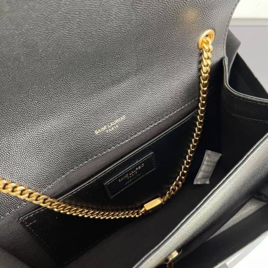 YSL kate medium chain bag in grain de poudre embossed leather 24cm กระเป๋าสะพายแบรนด์หรู รุ่นฮิตลอดกาล งานสวยดูดีมีระดับ ปั้มทุกจุด ขนาดกระทัดรัดกำลังดี มาพร้อมาสะพายโซ่ยาว เลื่อนปรับเป็น 2 แถว เพื่อสะพายเป็นสายสั้นได้ ด้านในโล่งกว้าง ใส่กระเป๋าสตางค์ใบยา